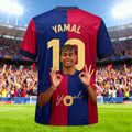 Maillot du FC Barcelone – T-shirt de football Blaugrana avec portrait et signature de joueur, idéal pour les fans du Barça et le sportswear football.